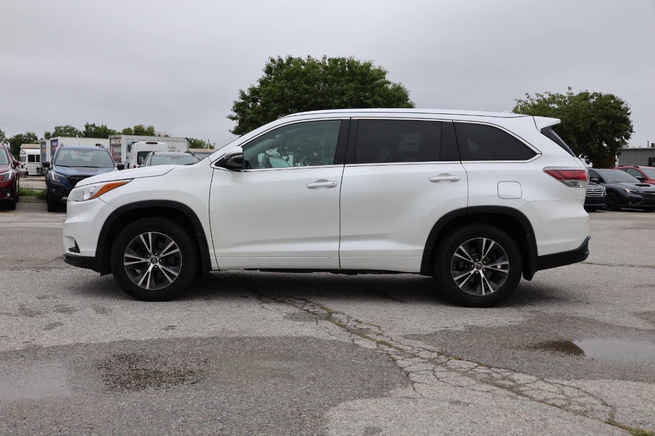 Used 2016 Toyota Highlander XLE AWD/4WD image 8