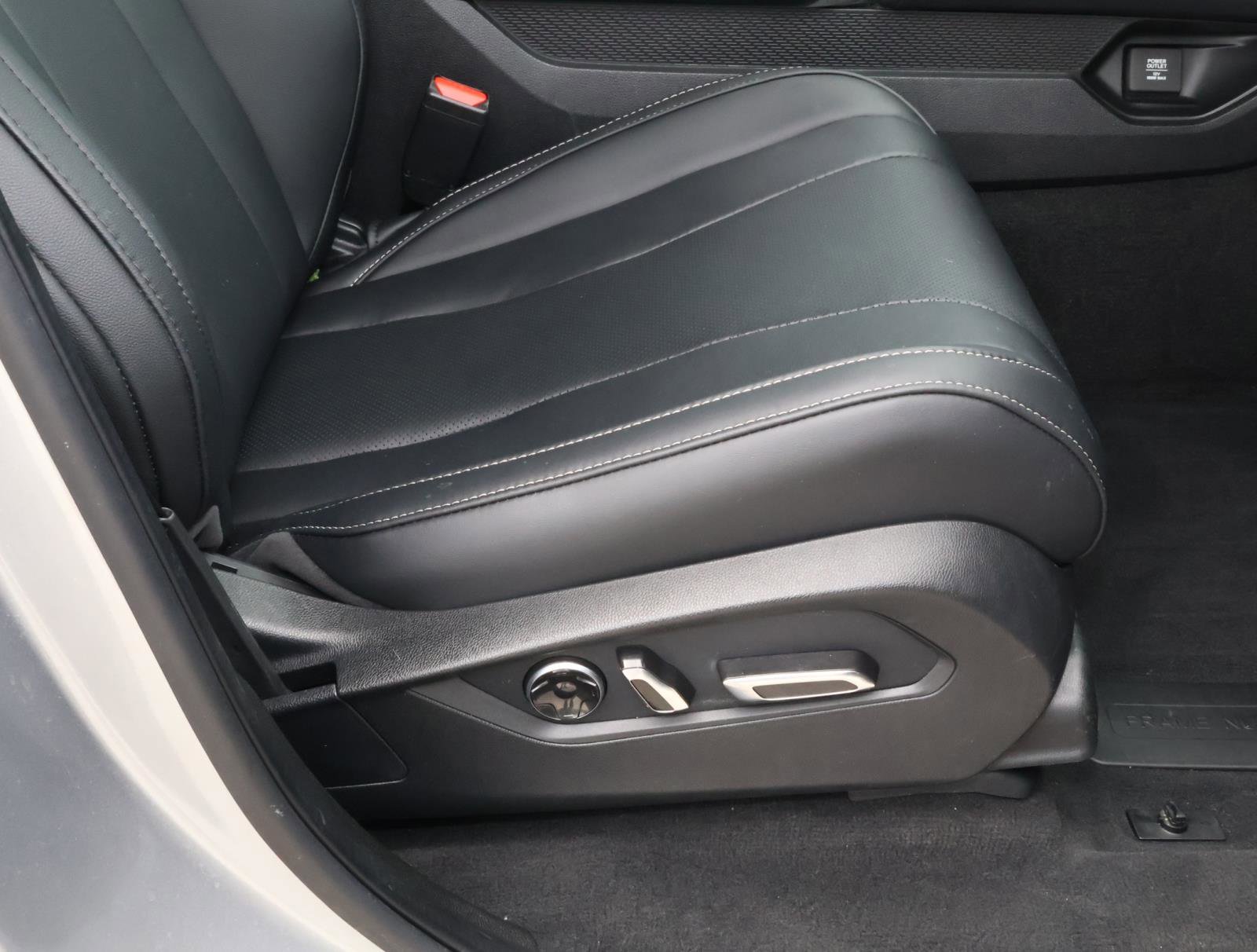 Used 2022 Acura MDX FWD w/ Technology Package image 18