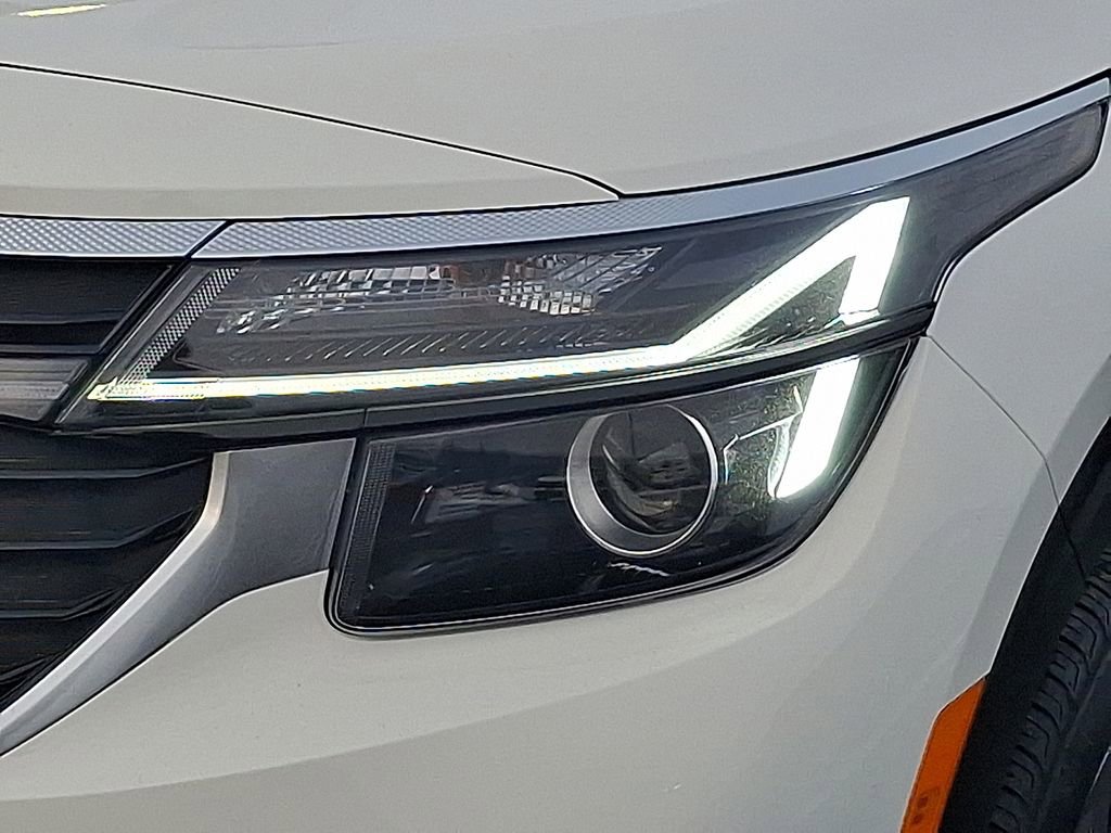 Certified 2024 Kia Seltos S image 10