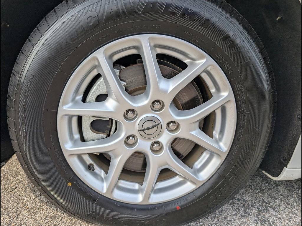 Used 2022 Chrysler Voyager LX image 25