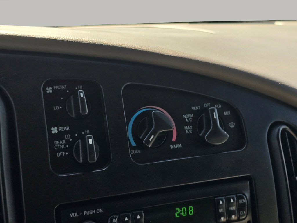 Used 2001 Ford E-350 and Econoline 350 Club Wagon image 7