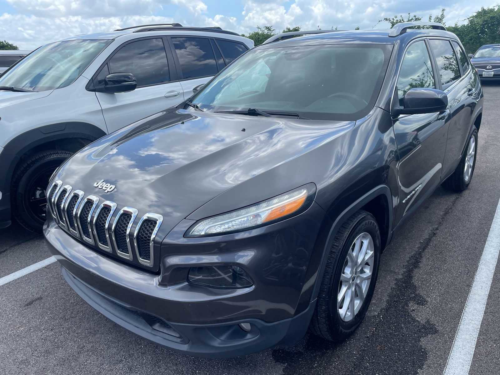 Used 2016 Jeep Cherokee Latitude FWD image 1