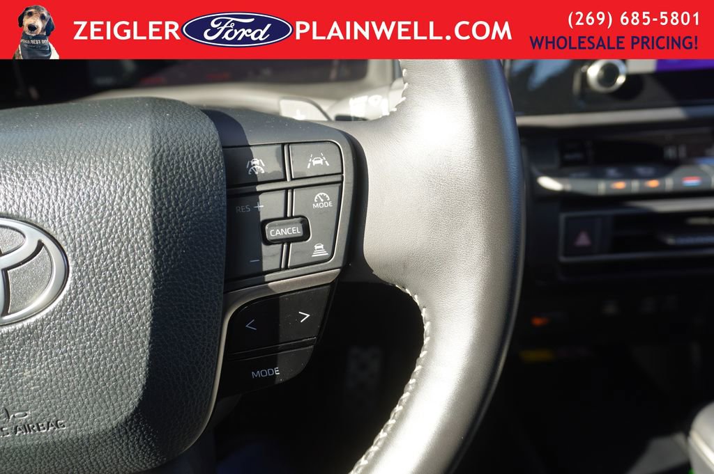 Used 2025 Toyota Camry SE image 21