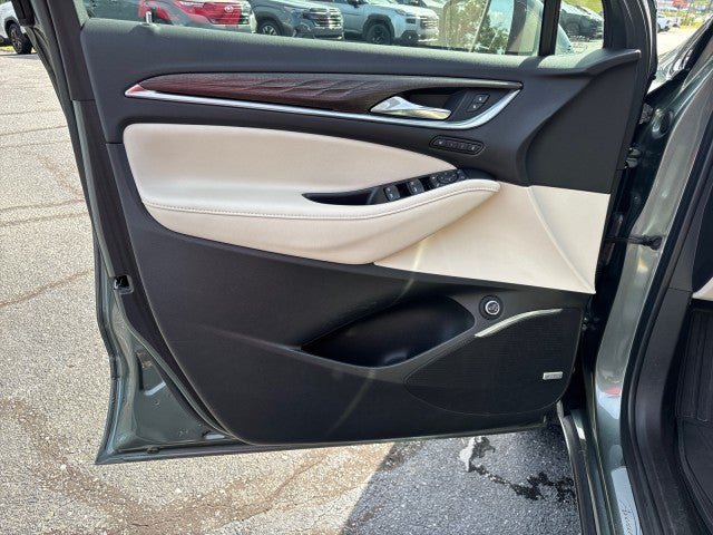 Used 2022 Buick Enclave Avenir w/ Trailering Package, 5000 lbs. FWD image 10