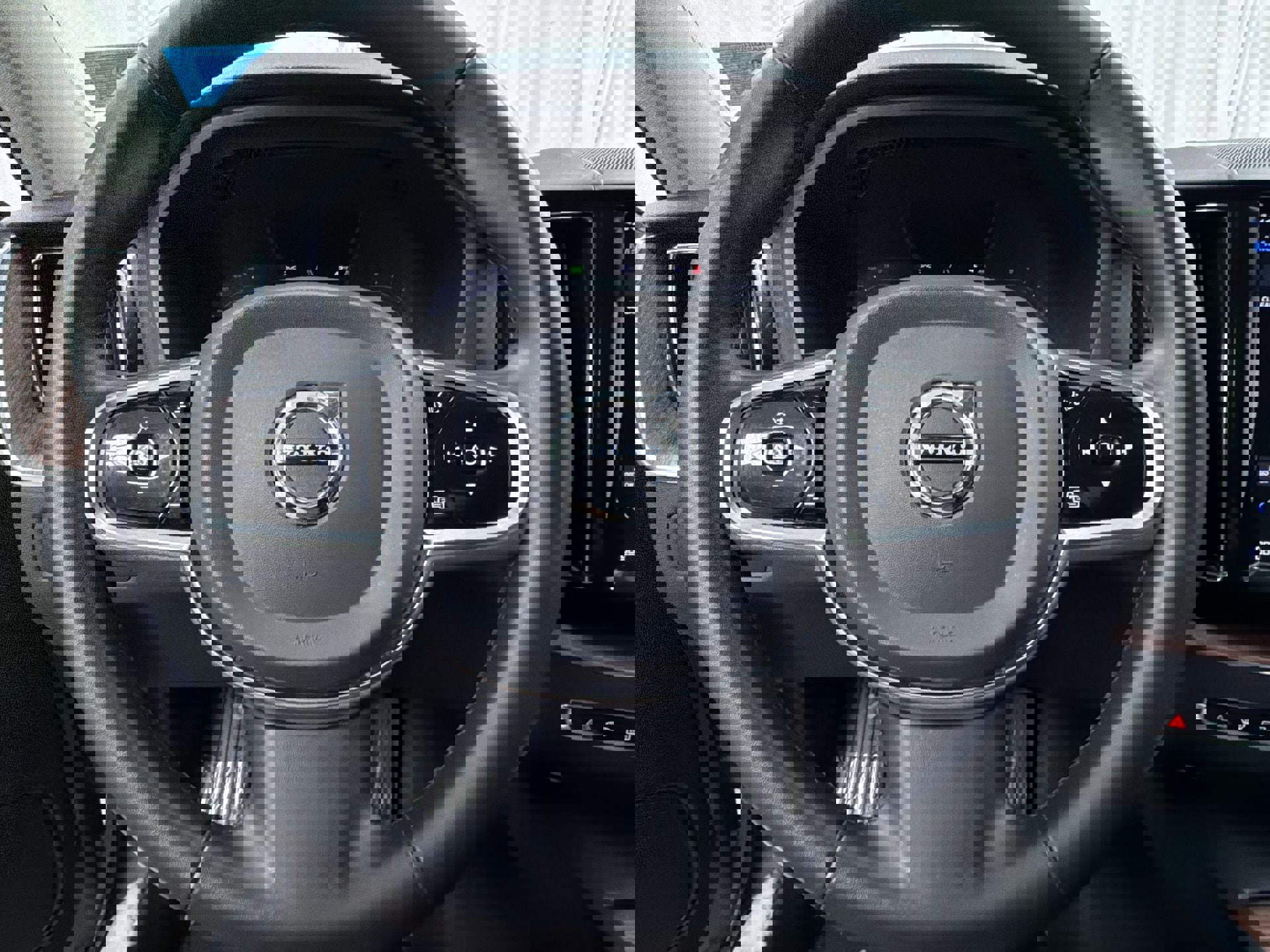 Certified 2024 Volvo XC60 B5 Plus w/ Climate Package image 32