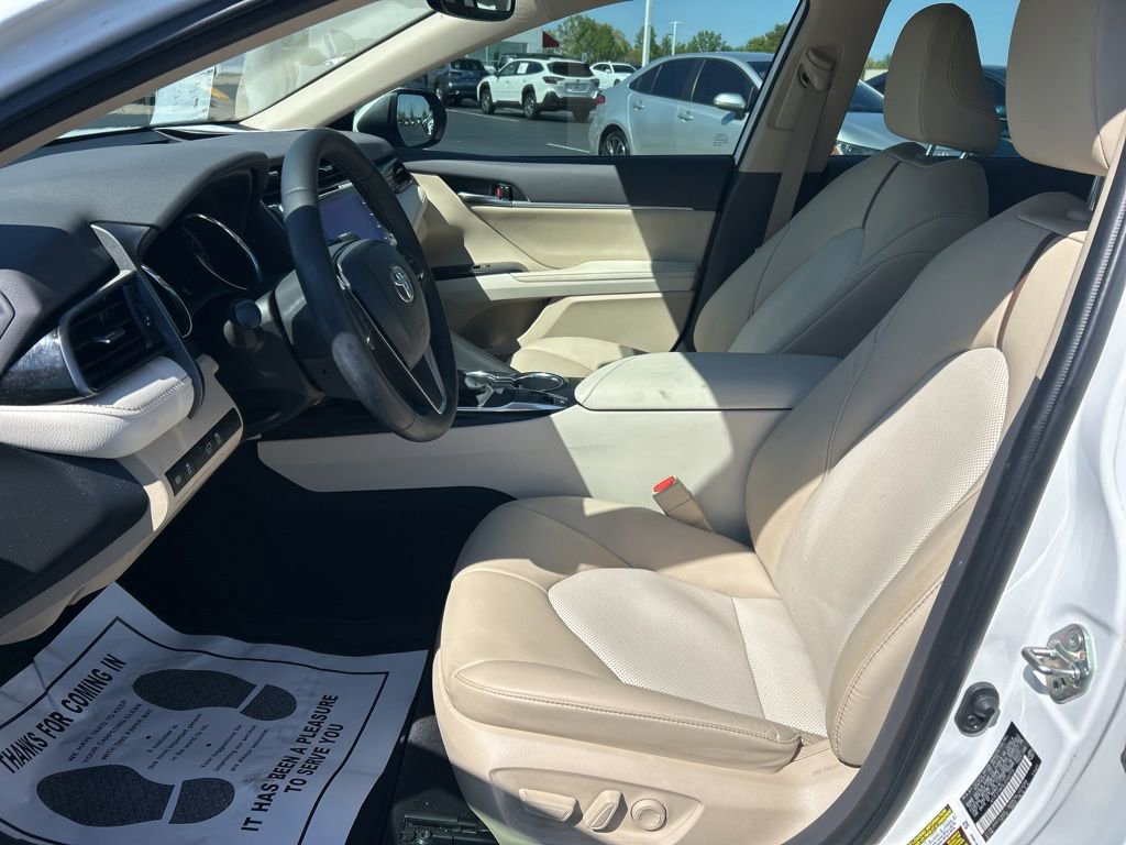 Used 2020 Toyota Camry XLE image 2