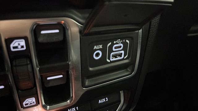 Used 2022 Jeep Wrangler Unlimited Sahara w/ Cold Weather Group image 30