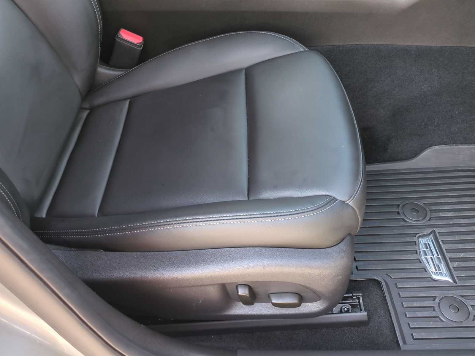 Used 2024 Cadillac CT4 Luxury w/ Cold Weather Package RWD image 27