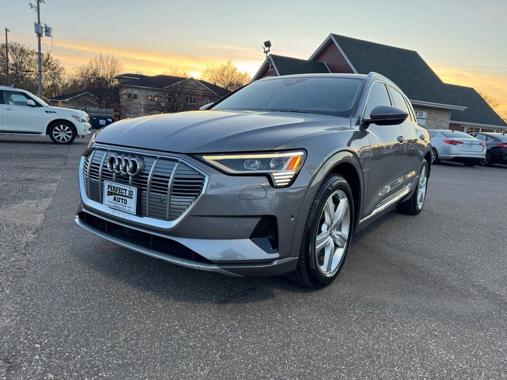 Used 2019 Audi e-tron Premium Plus image 11