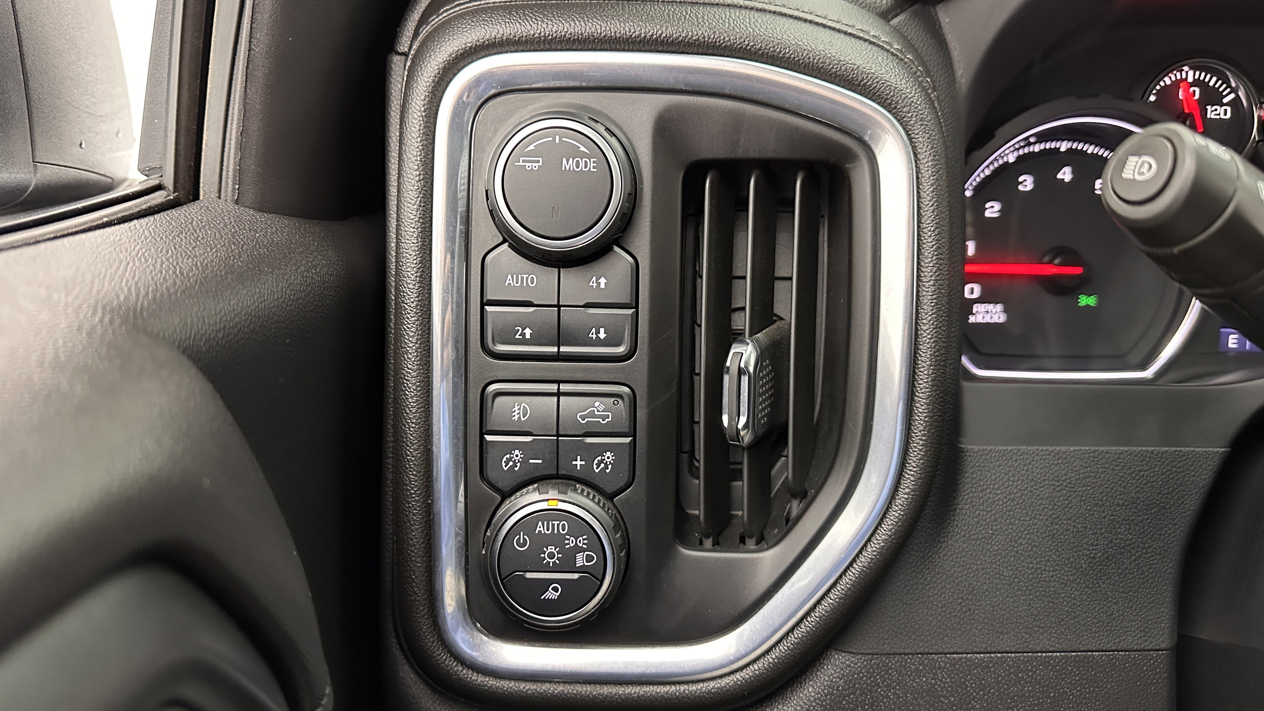 Used 2022 Chevrolet Silverado 1500 LTZ w/ LTZ Premium Package AWD/4WD image 21