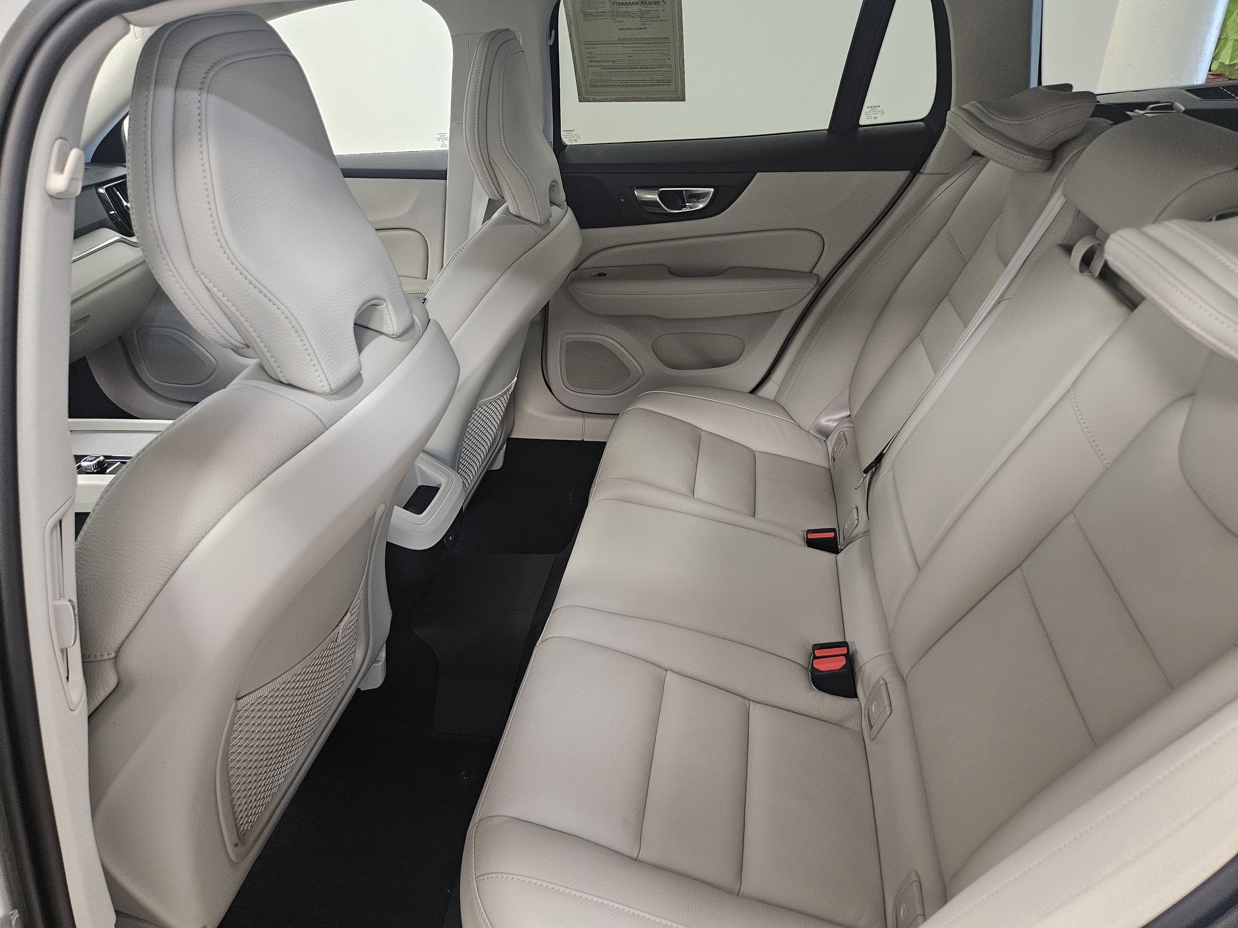 Used 2023 Volvo V60 B5 Cross Country Plus w/ Climate Package image 10