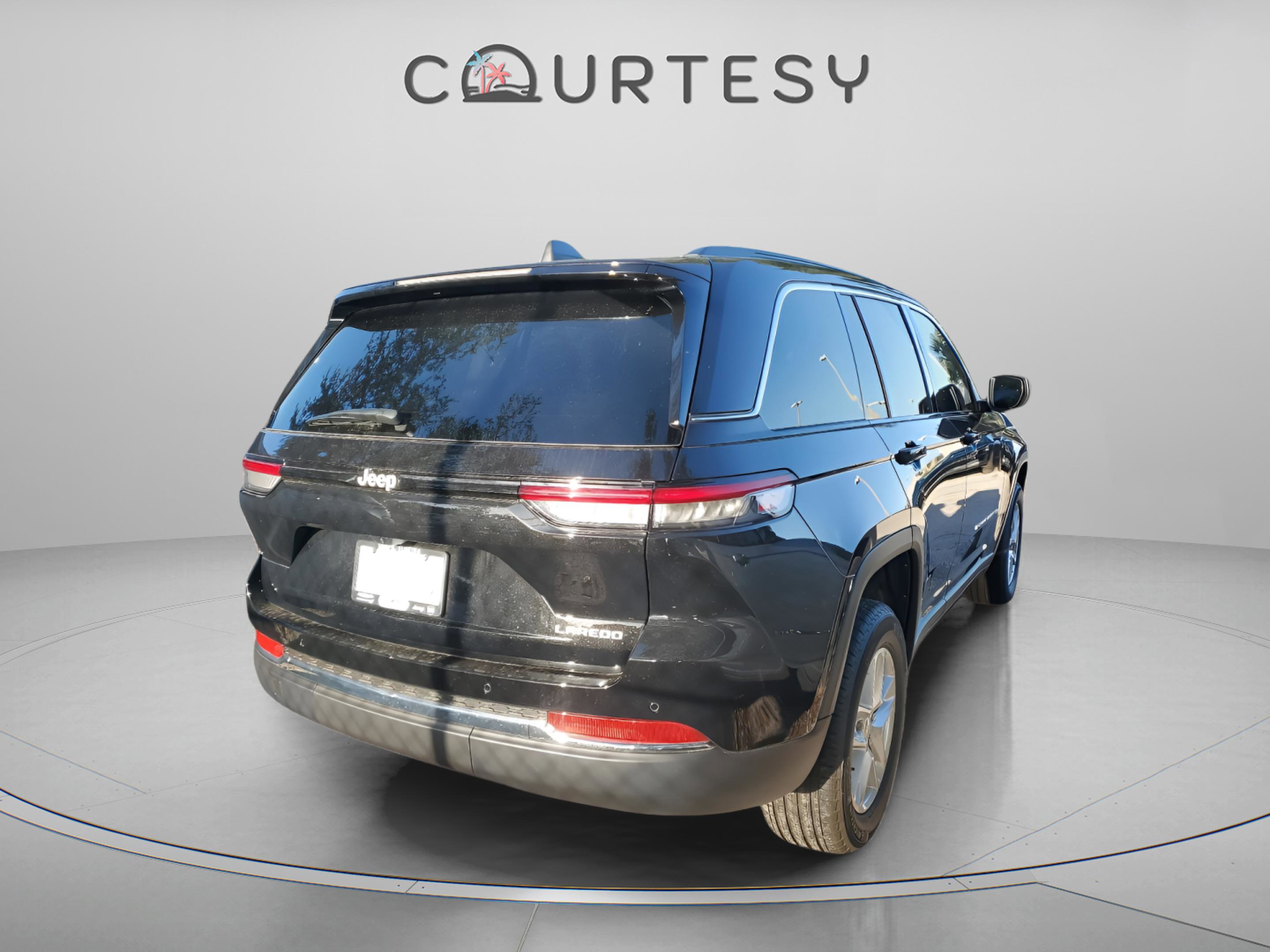 New 2025 Jeep Grand Cherokee Laredo X image 3