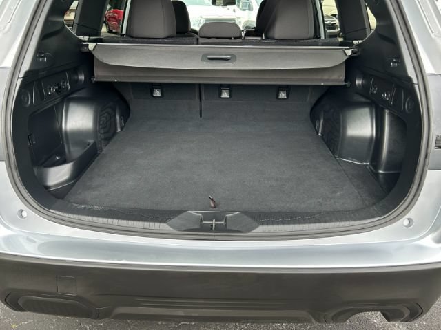 Used 2025 Subaru Forester Premium AWD/4WD image 32