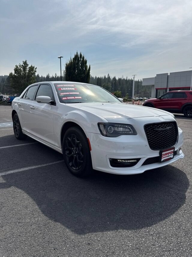 Used 2023 Chrysler 300 Touring L AWD/4WD image 3