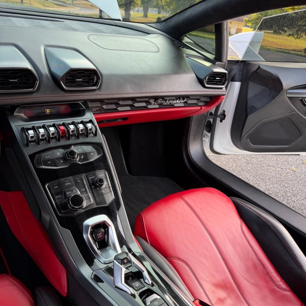 Used 2015 Lamborghini Huracan LP 610-4 AWD/4WD image 16