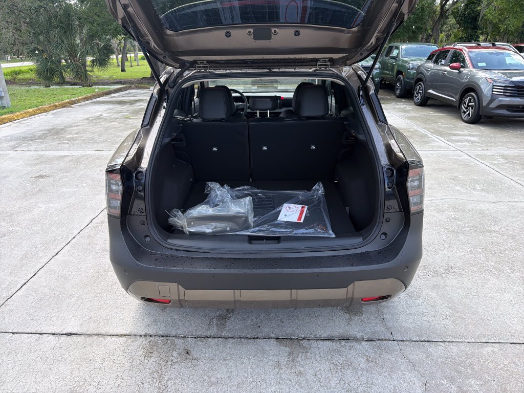 New 2026 Nissan Kicks SR FWD image 30