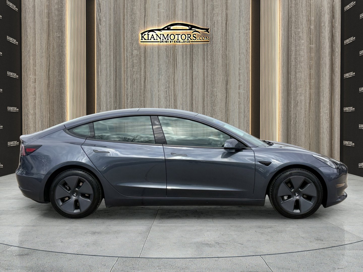 Used 2023 Tesla Model 3 Standard Range image 9