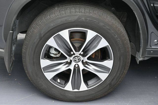 Used 2022 Toyota Highlander XLE AWD/4WD image 5