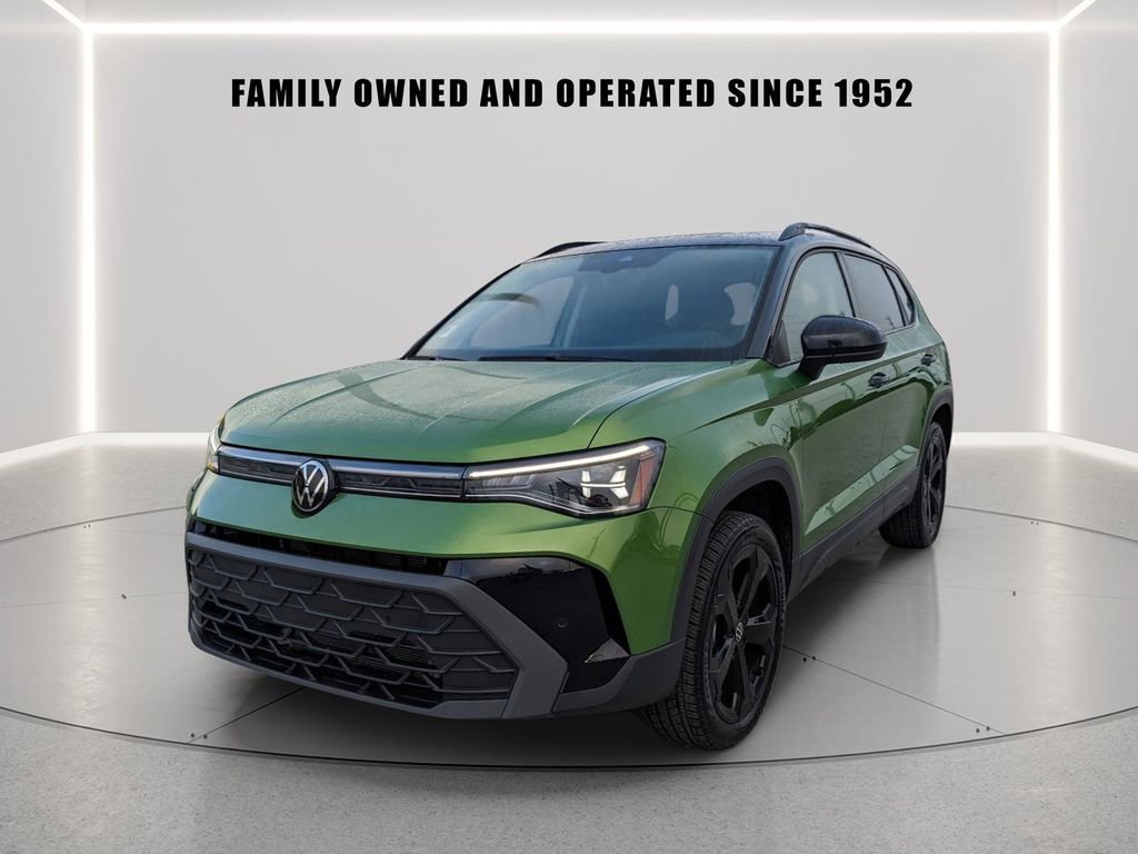 Certified 2025 Volkswagen Taos SE AWD/4WD image 2