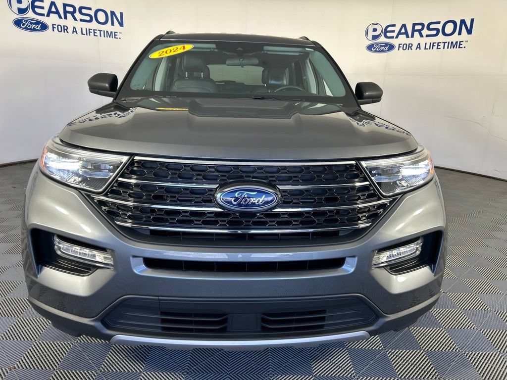Used 2024 Ford Explorer XLT w/ Equipment Group 202A AWD/4WD image 2