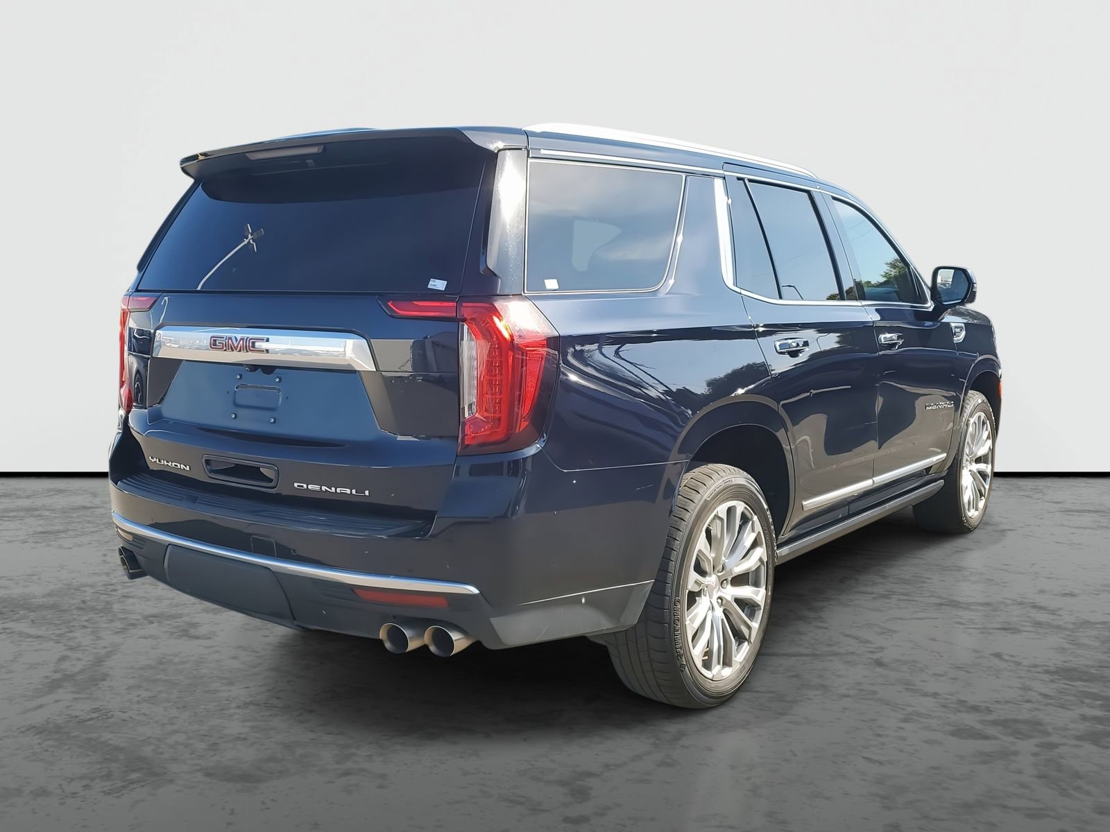 Used 2023 GMC Yukon Denali RWD image 4