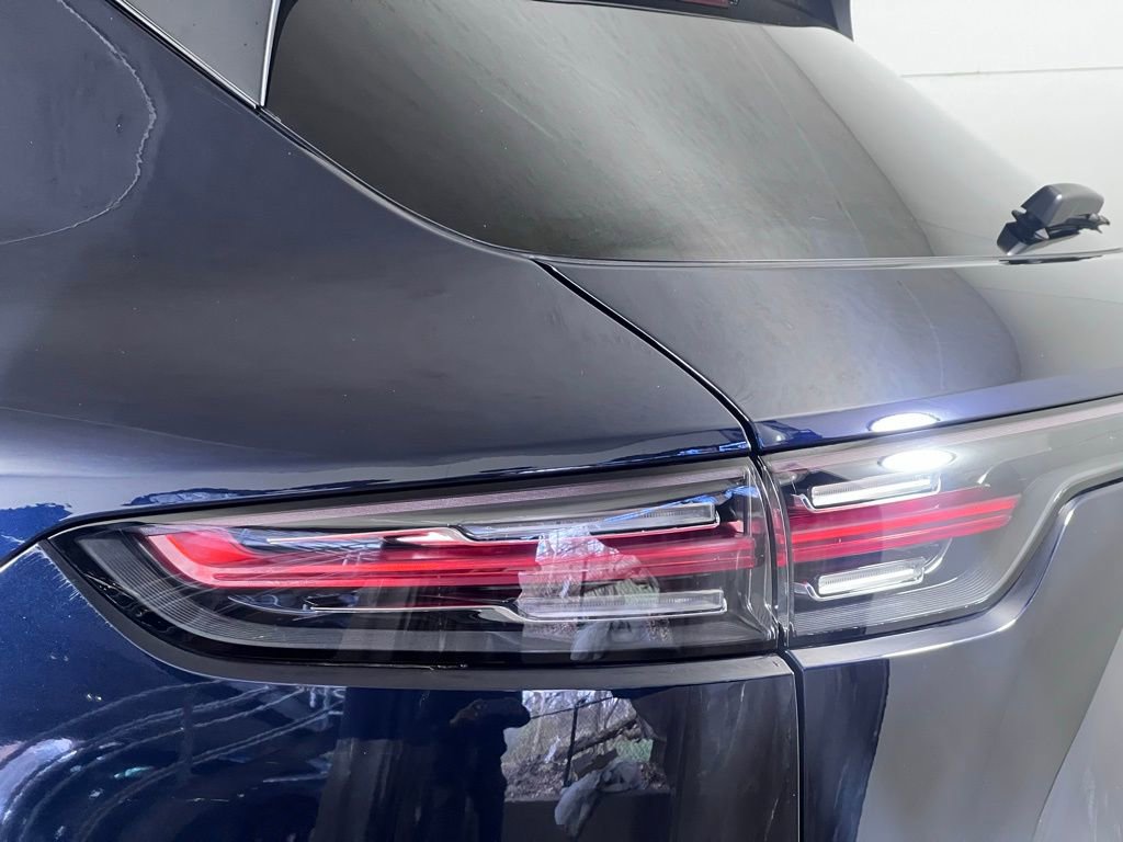 Certified 2023 Porsche Cayenne Platinum Edition image 16