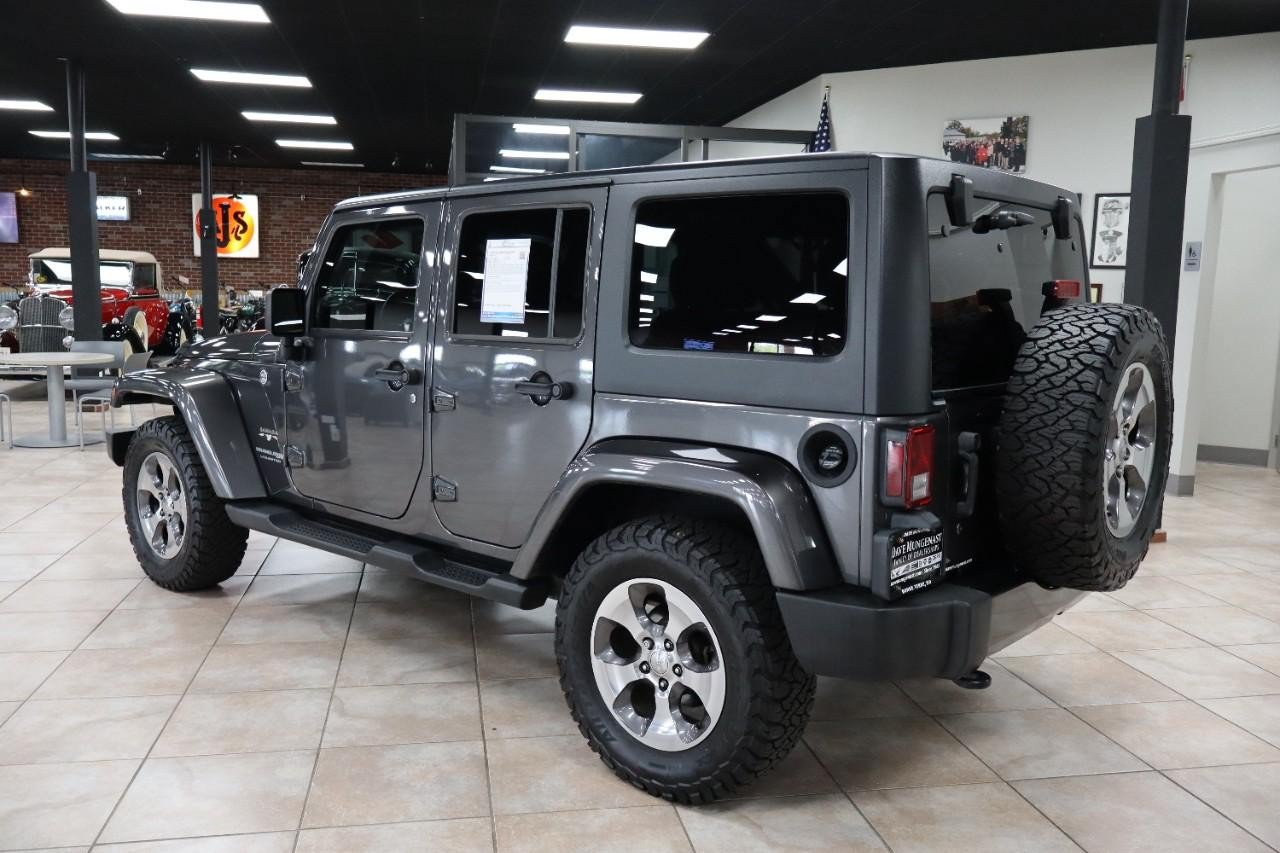 Used 2018 Jeep Wrangler Unlimited Sahara w/ Connectivity Group AWD/4WD image 4