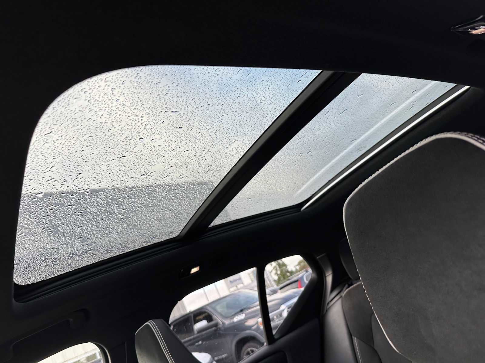 Used 2023 Volvo XC40 Recharge Plus image 24