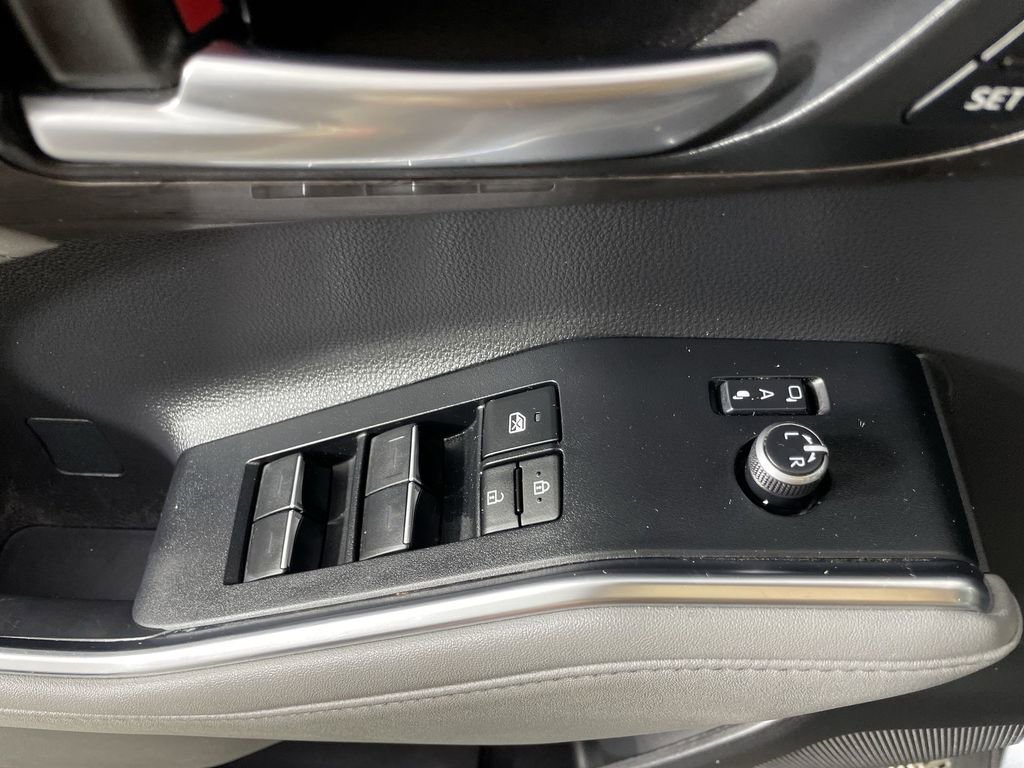 Used 2023 Toyota Highlander Platinum image 24