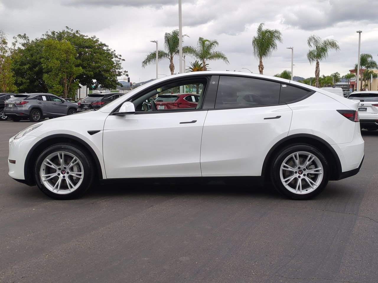 Used 2021 Tesla Model Y Long Range image 8