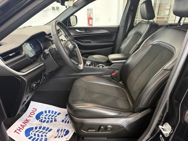 Used 2025 Jeep Grand Cherokee L Altitude AWD/4WD image 18
