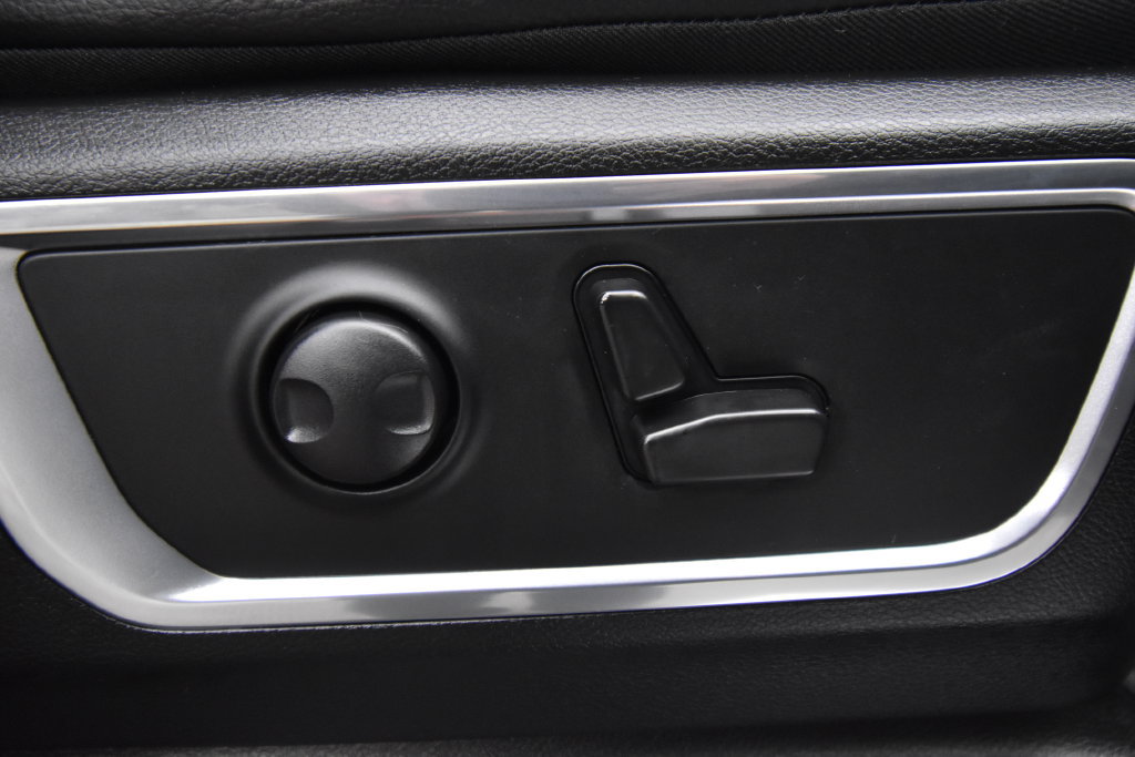 Used 2025 RAM 1500 Laramie AWD/4WD image 23