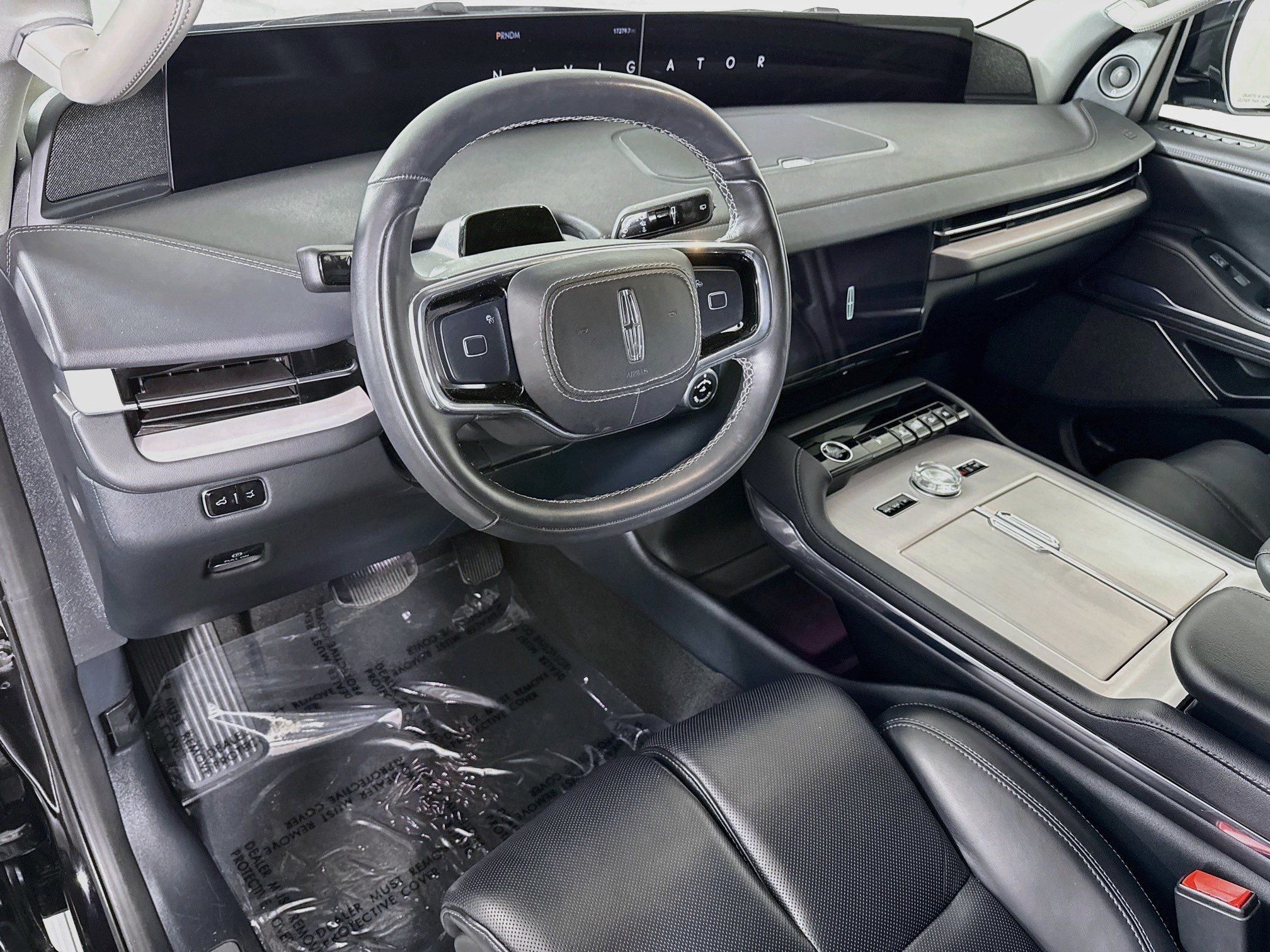 Used 2025 Lincoln Navigator Reserve AWD/4WD image 23