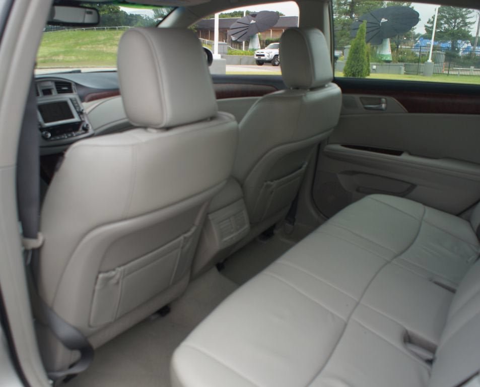 Used 2012 Toyota Avalon Limited FWD image 12