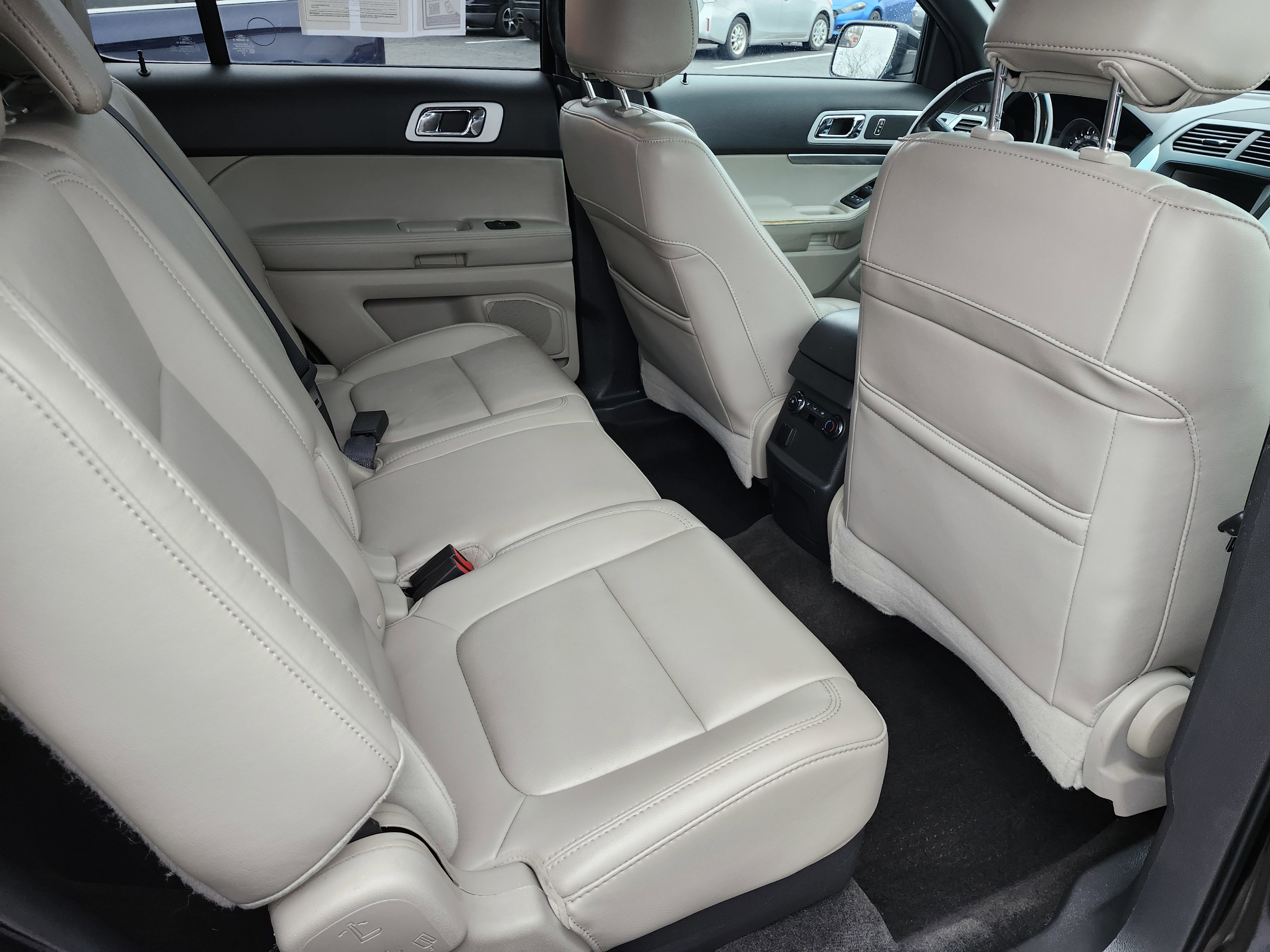 Used 2013 Ford Explorer XLT image 24