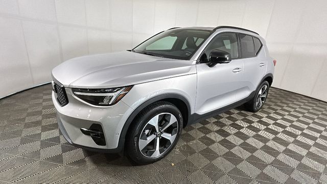Used 2023 Volvo XC40 B4 Ultimate FWD image 6