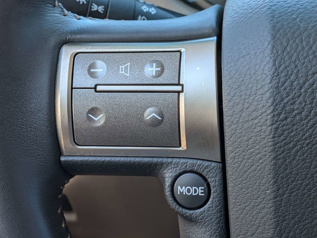 Used 2014 Lexus GX 460 w/ Premium Package image 28