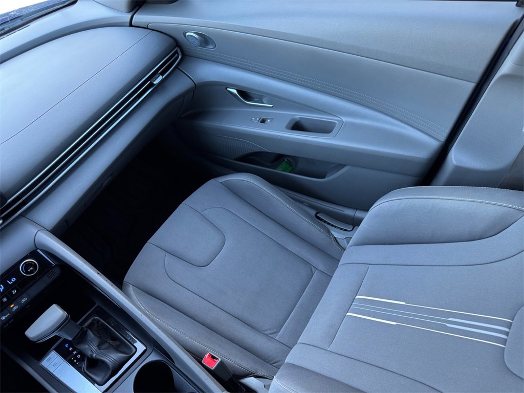 Used 2022 Hyundai Elantra SEL image 16