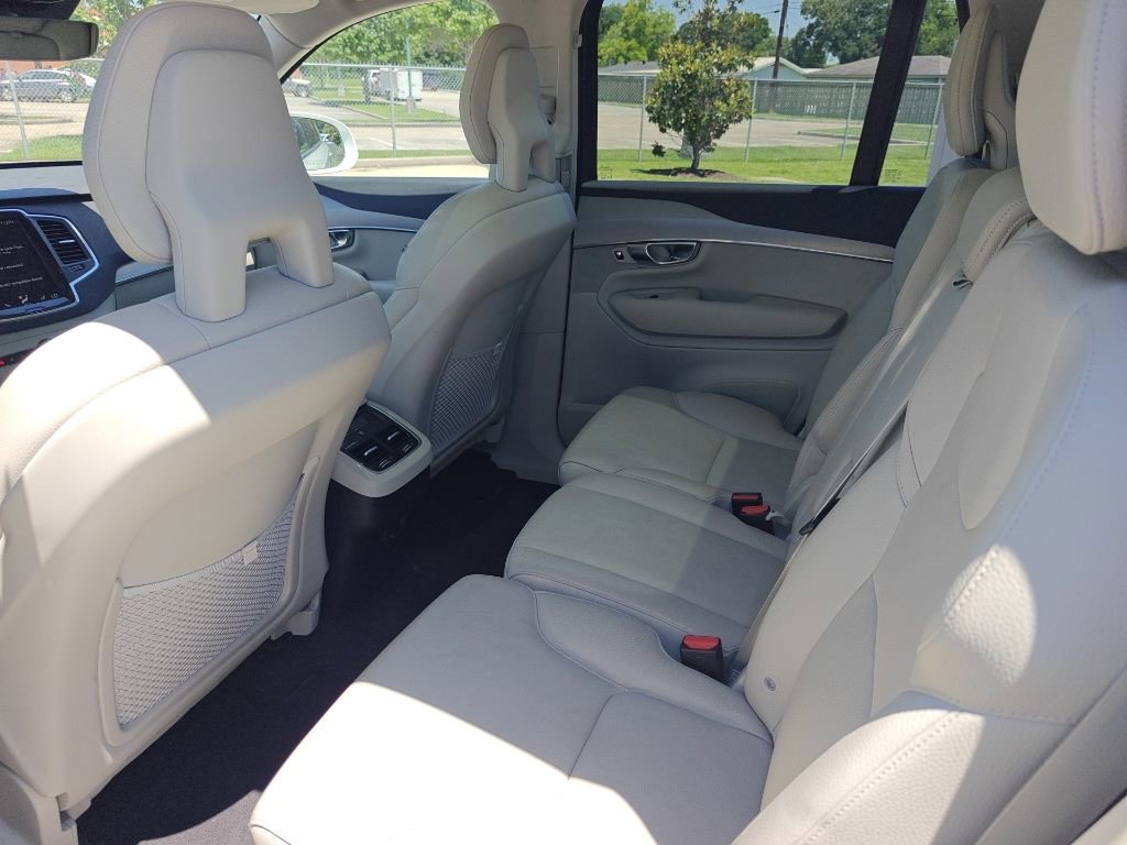 Used 2022 Volvo XC90 T5 Momentum FWD image 10