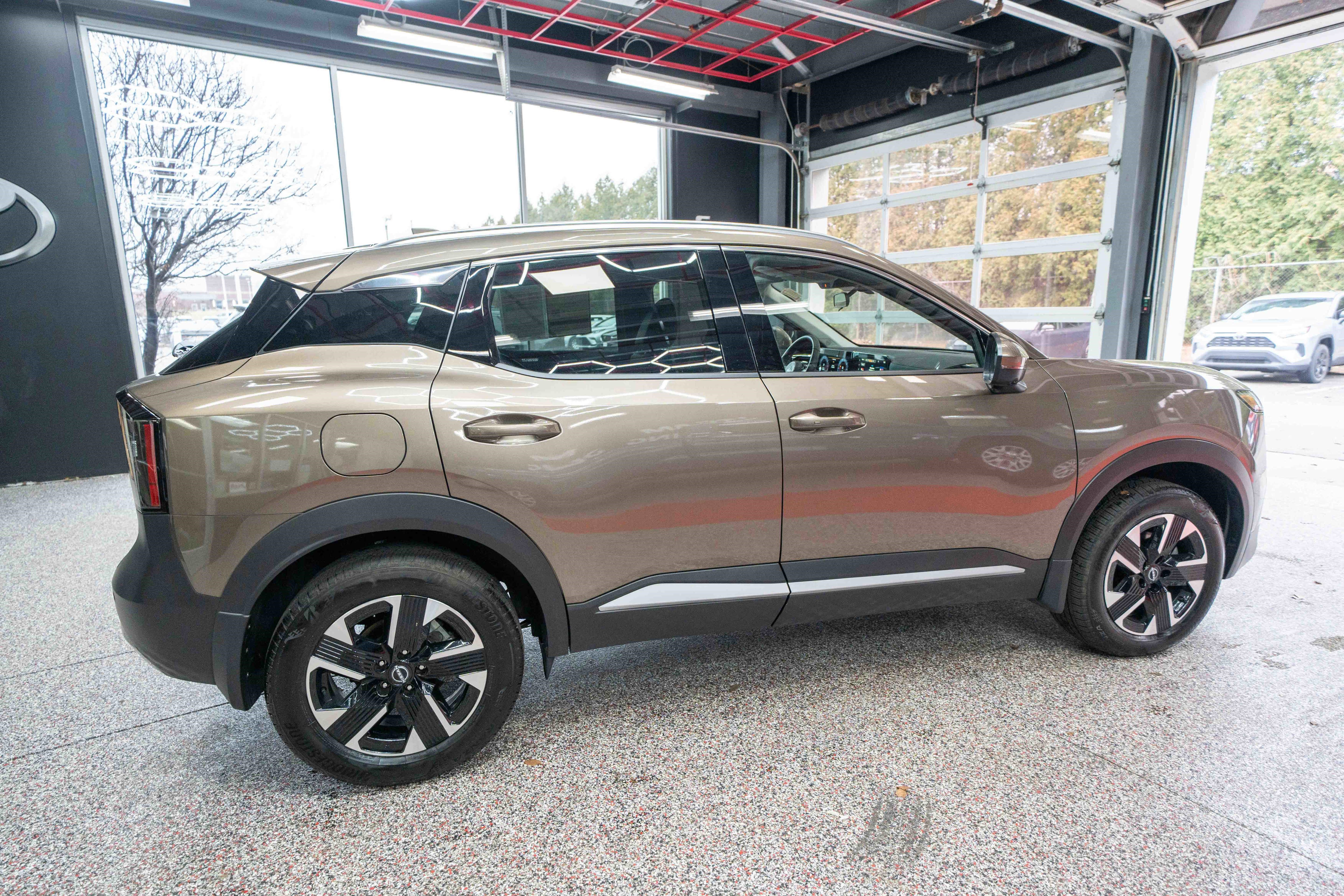 Used 2025 Nissan Kicks SR image 4