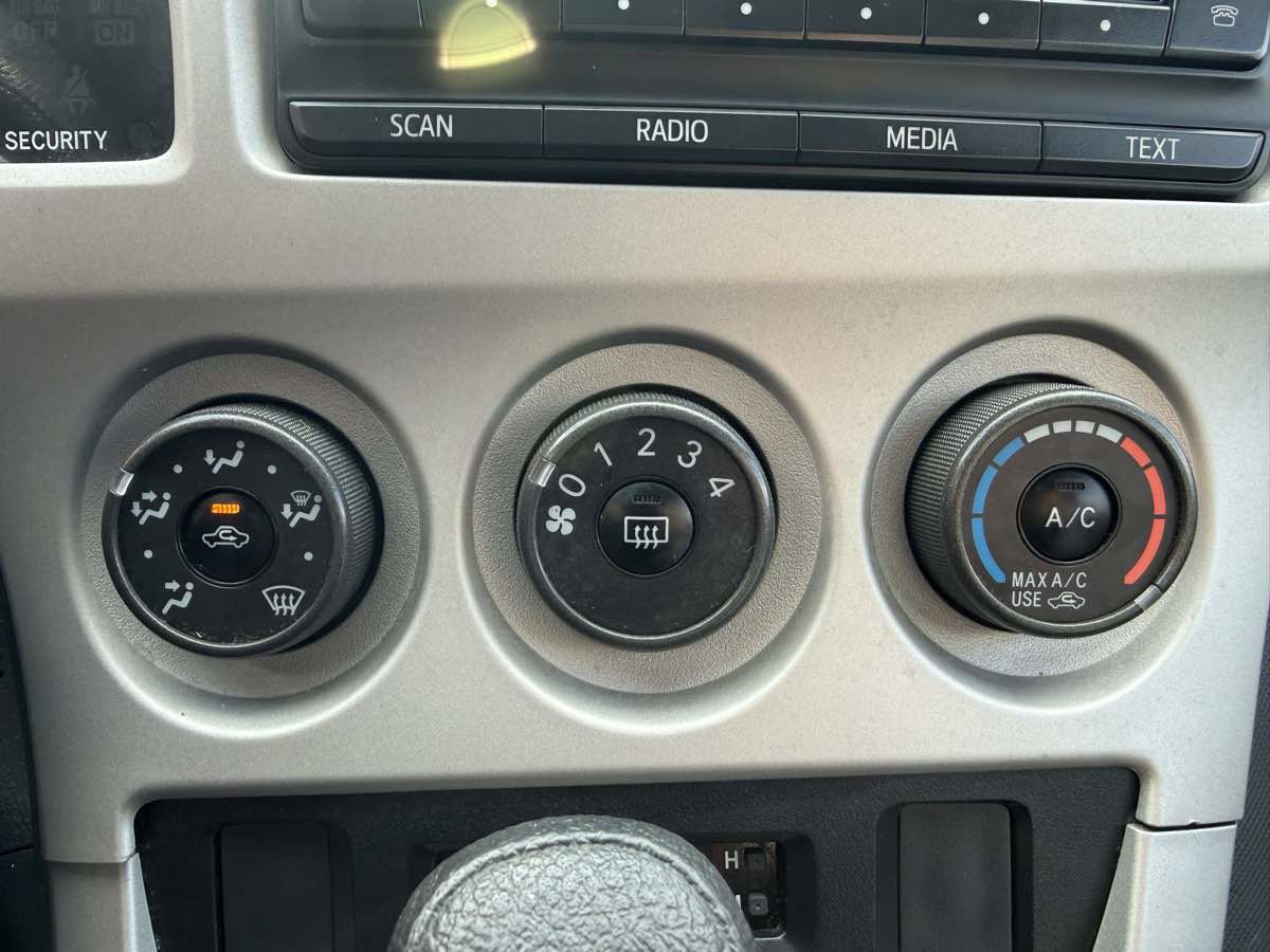 Used 2013 Toyota Matrix L image 20