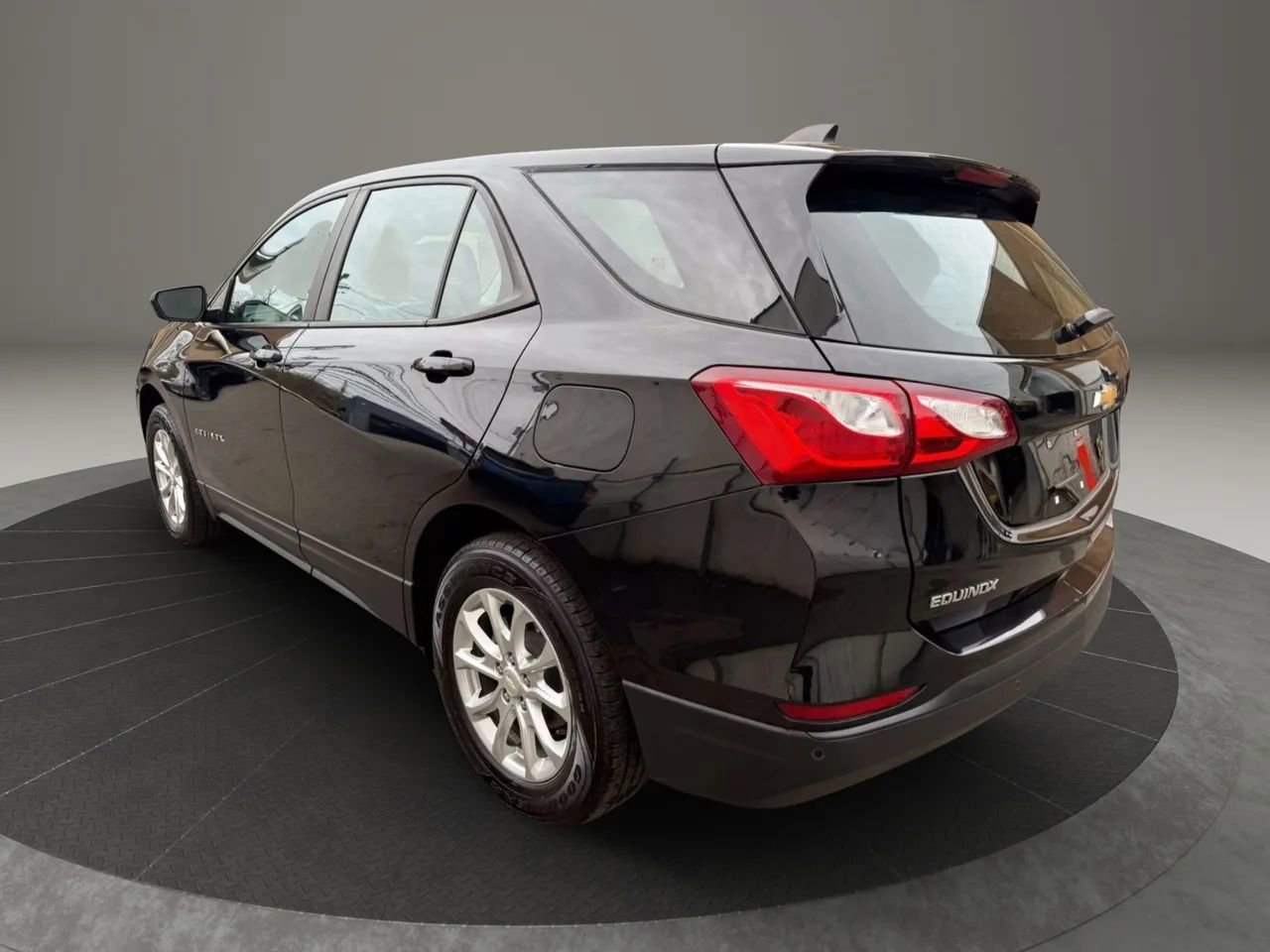 Used 2021 Chevrolet Equinox LS image 7