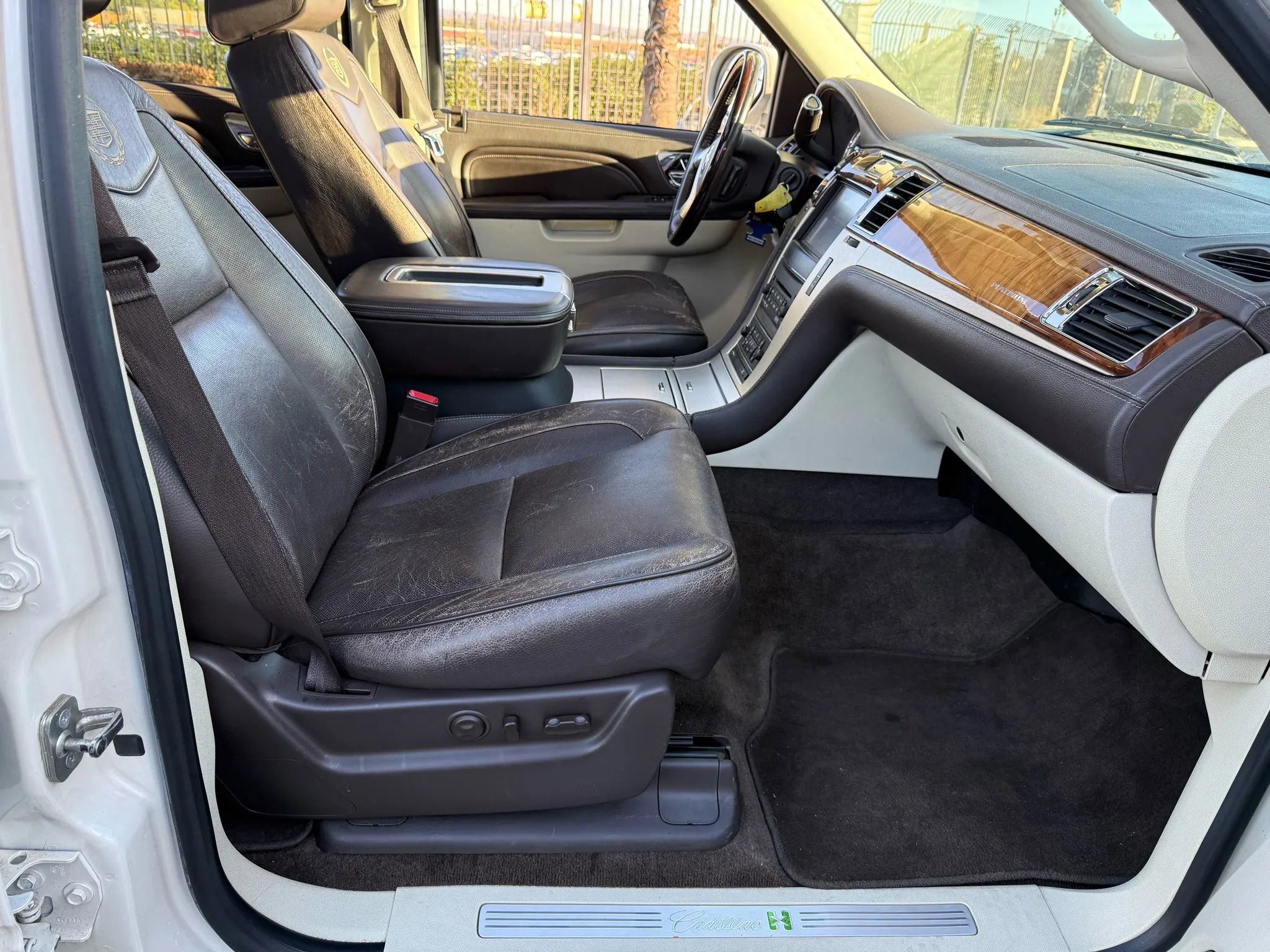 Used 2013 Cadillac Escalade Platinum image 21