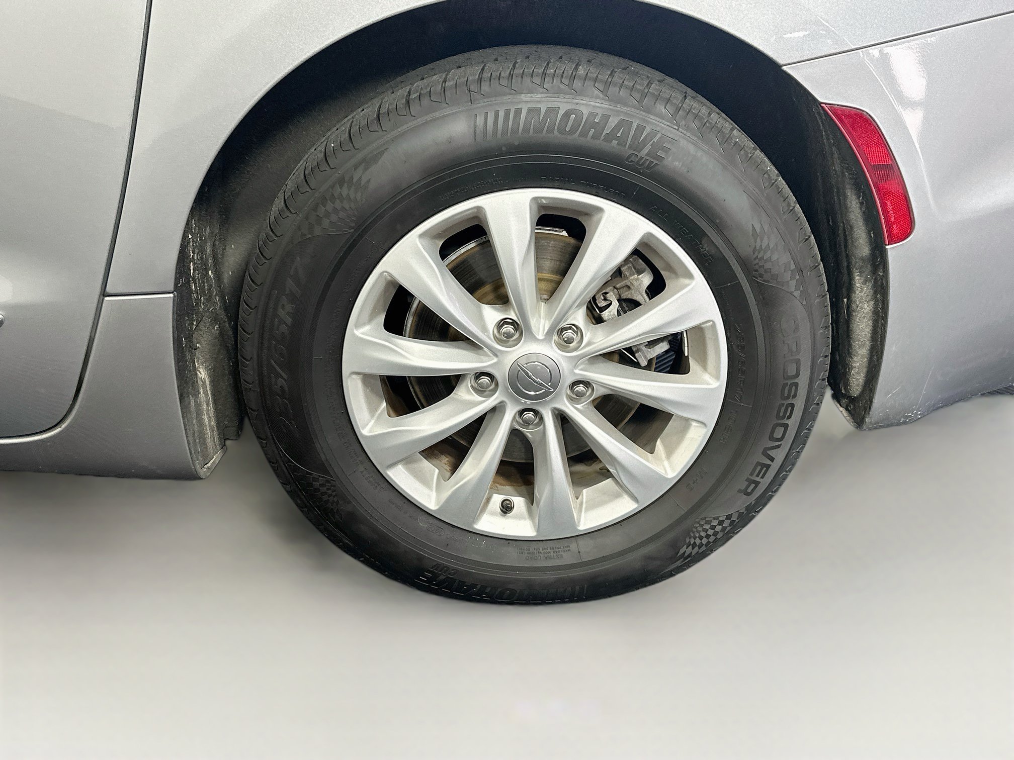 Used 2019 Chrysler Pacifica Touring-L FWD image 11