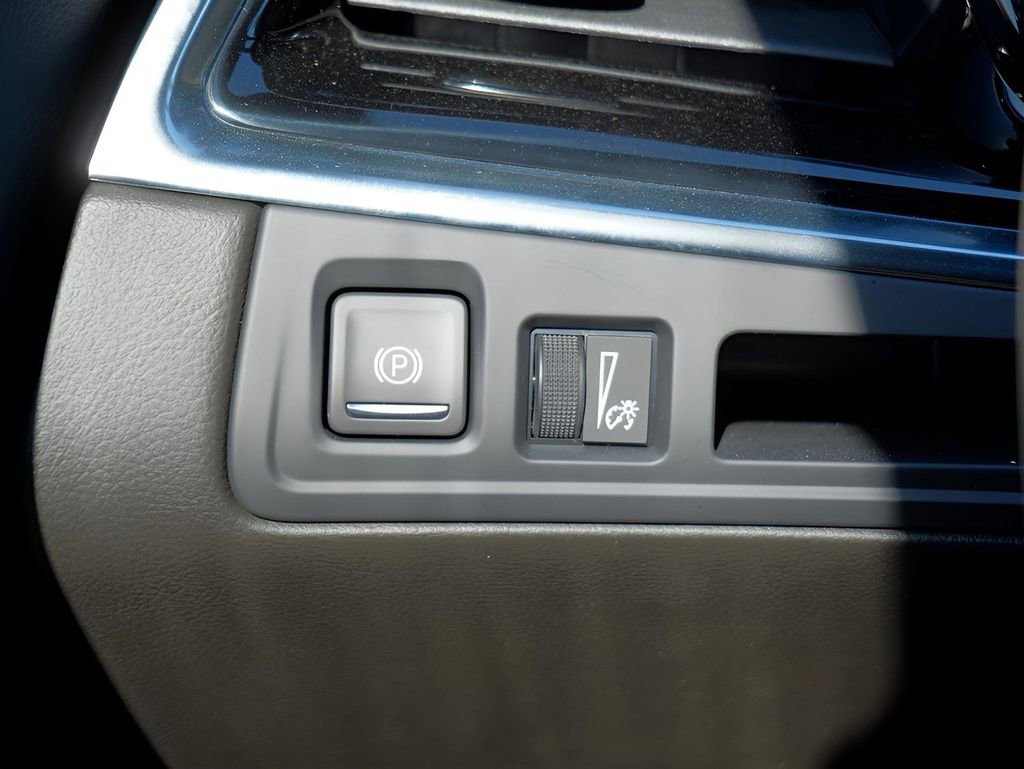 New 2025 Cadillac XT6 Luxury image 18