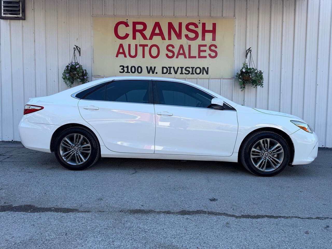 Used 2016 Toyota Camry SE w/ Moonroof Package FWD image 5