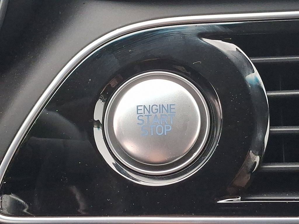 Used 2023 Genesis G70 2.0T image 24