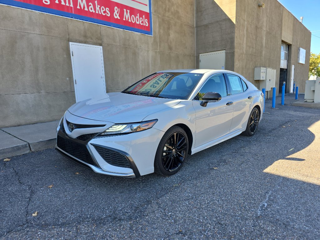 Used 2023 Toyota Camry XSE image 3