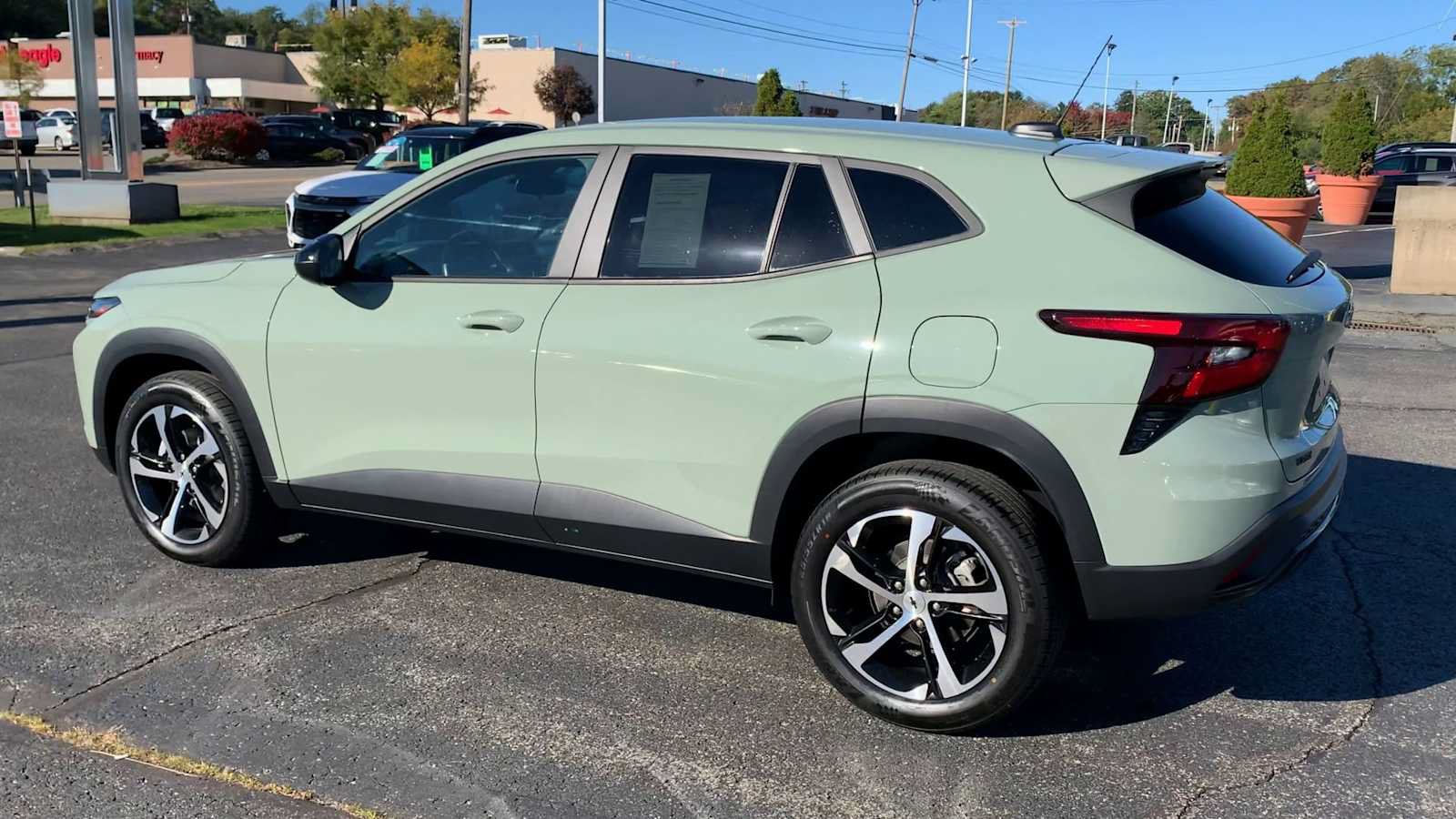 Certified 2024 Chevrolet Trax RS FWD image 6