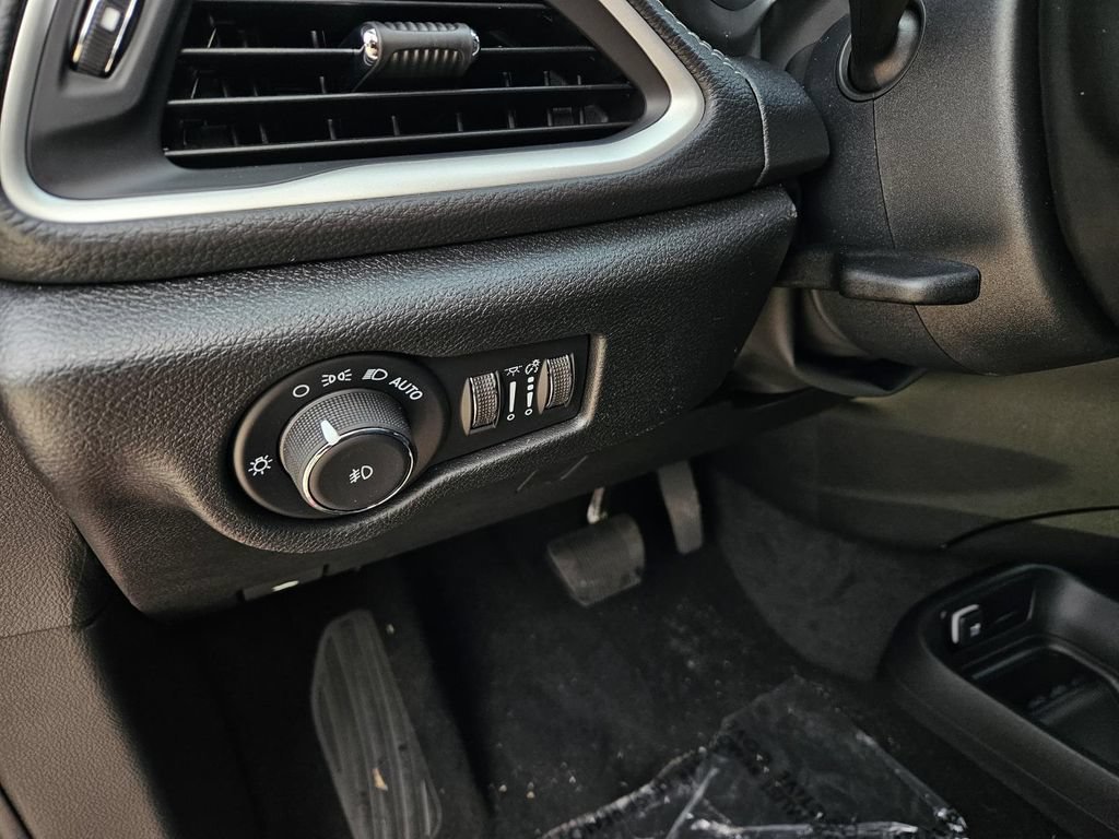 New 2026 Chrysler Pacifica Select w/ S Appearance Package FWD image 15